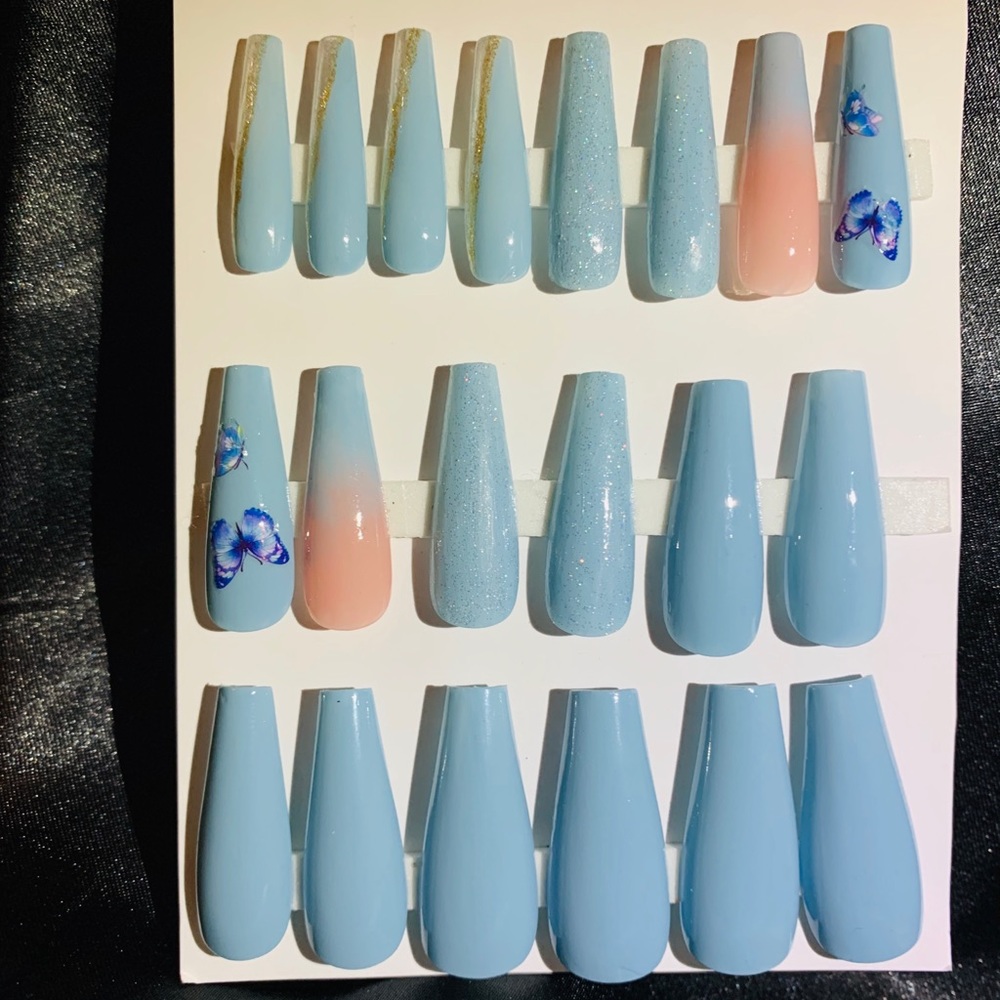 - Luxury blues  ombre nails